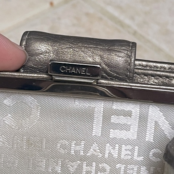 RARE✨Chanel Cambon compact wallet (Bronze) - Picture 9 of 16